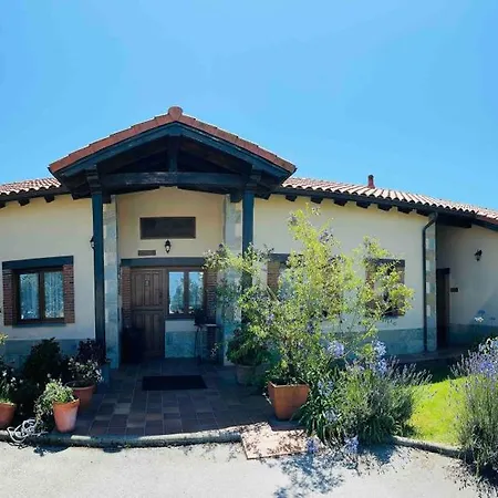 펜션 Carbayala Casinas Rurales *